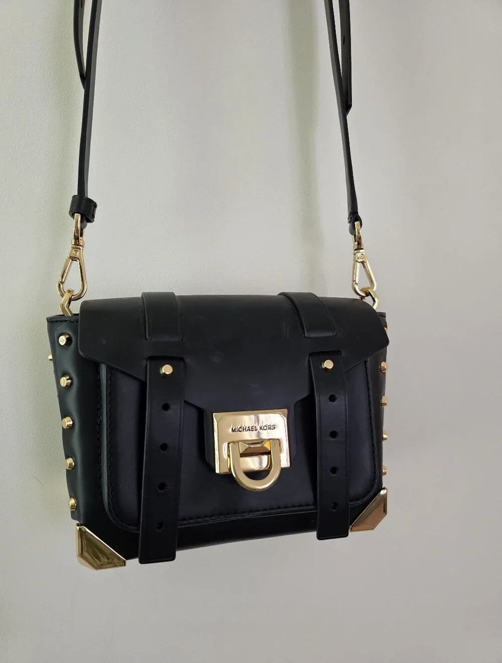 Michael Kors Manhattan Leather Stud Shoulder Bag Crossbody Flap Lock Black Gold